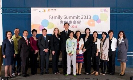 Group photo of the speakers of the Family Summit 2013