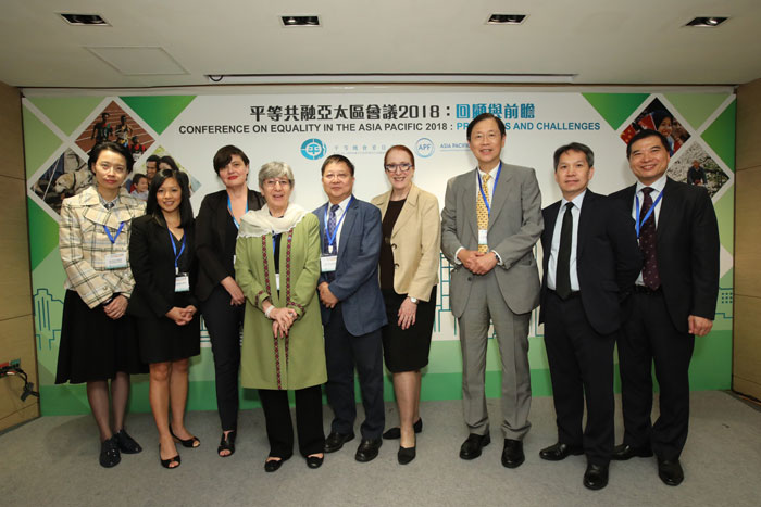 EOC Chairperson Professor Alfred CHAN (centre) and Chief Operations Officer Mr Michael CHAN (third from right) posing for a group photo with APF Chairperson Dr Sima SAMAR (fourth from left), Chairperson-elect Professor Rosalind CROUCHER (fourth from right) and Deputy Director Ms Pip DARGAN (third from left).