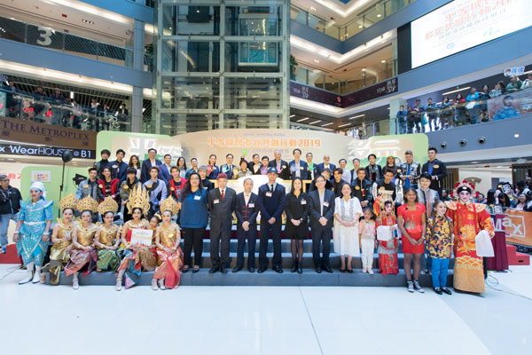 Group photo with officiating and sharing guests, and performers