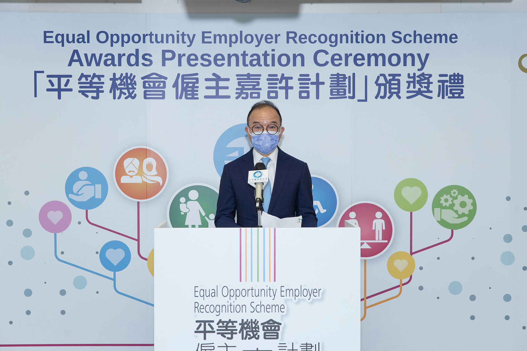 Guest of Honour Mr Erick TSANG Kwok-wai, IDSM, JP, Secretary for Constitutional and Mainland Affairs speaks at the ceremony. 